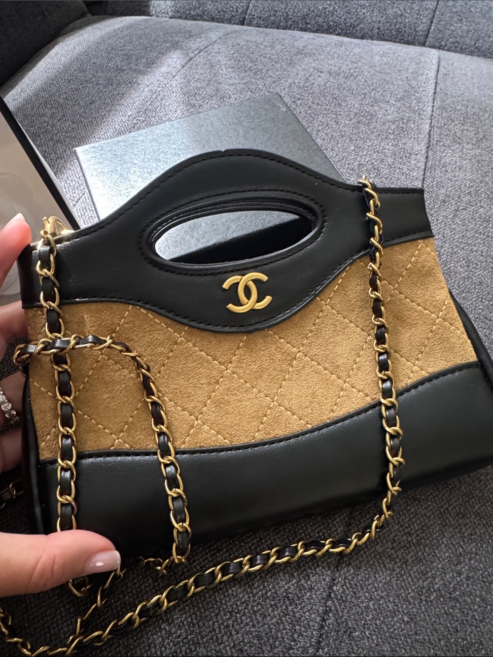 Black and Gold Quilted mini Chain-Handle Shoulder Bag - Picture 2 of 4